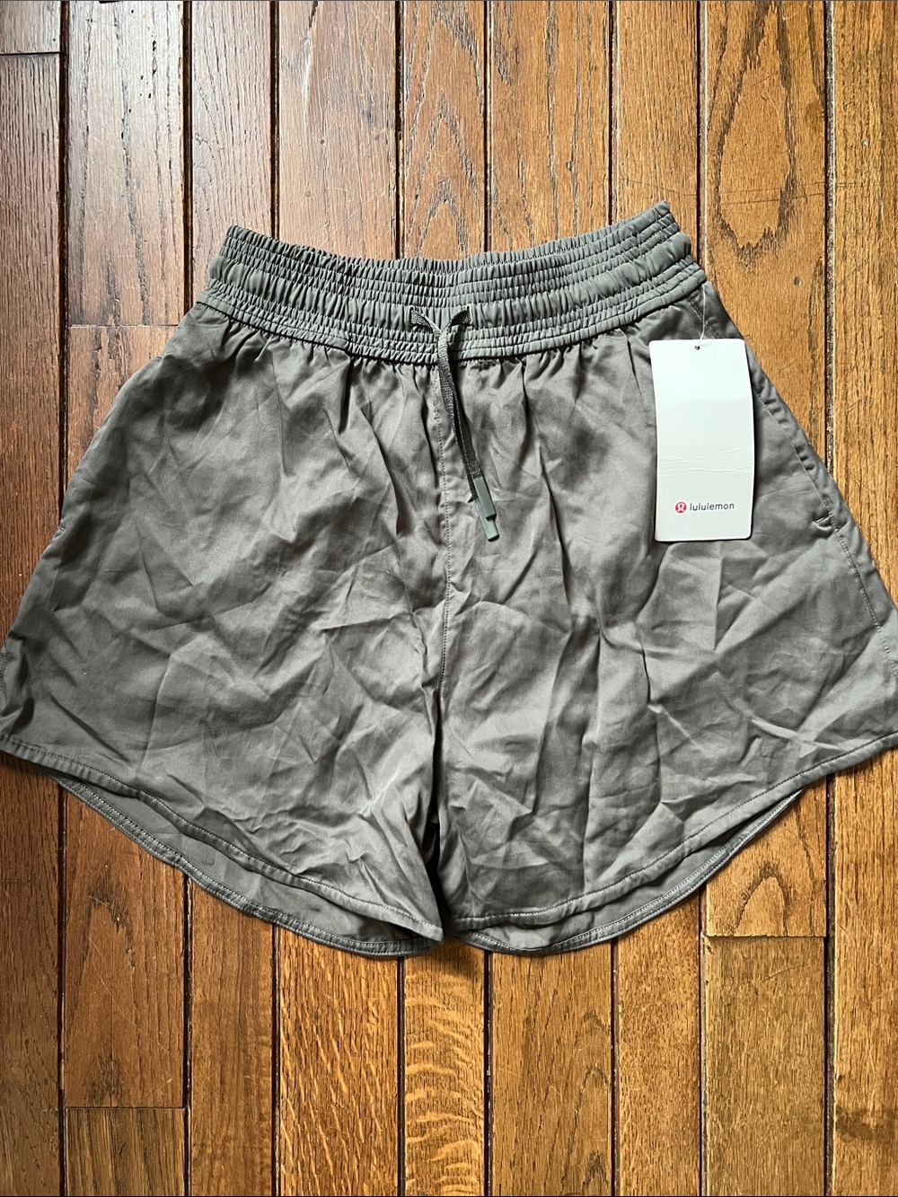 Lululemon Grey Sage Feeling Femme 6" Shorts Size 4 NWT